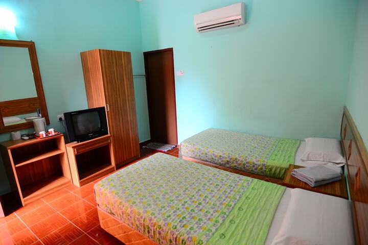 Room 27 of 64