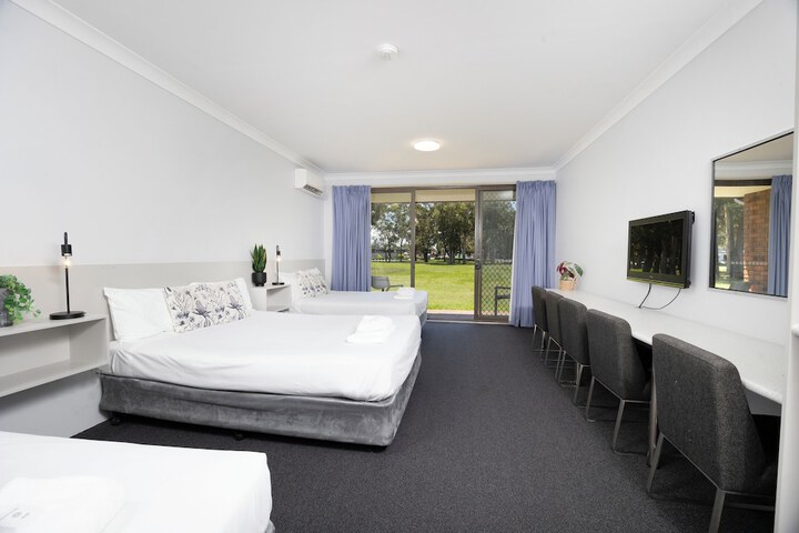 Room 9 of 29