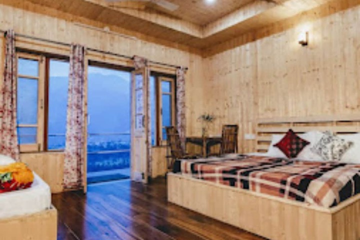 Room 6 of 16