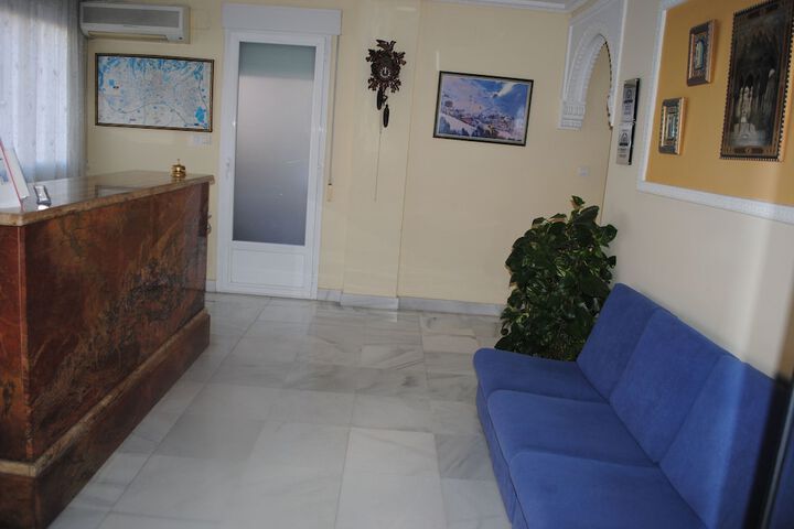 Check-in/check-out kiosk
