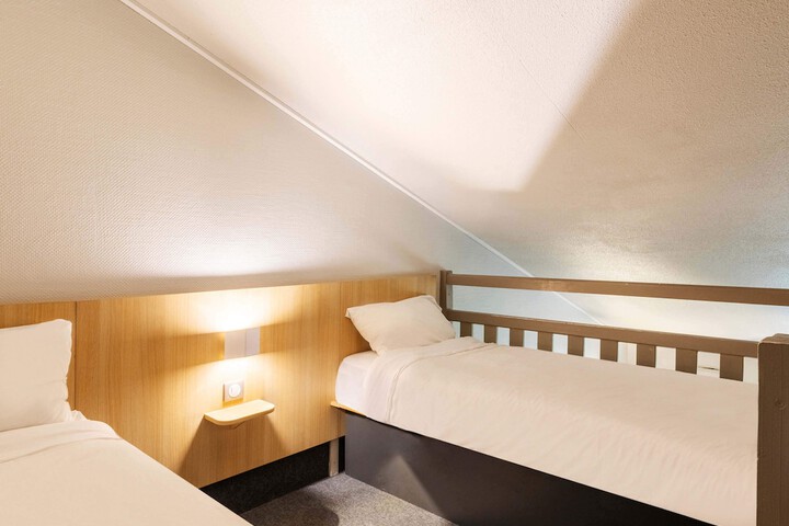 Room 20 of 40