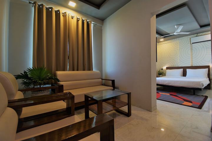 Room 9 of 31