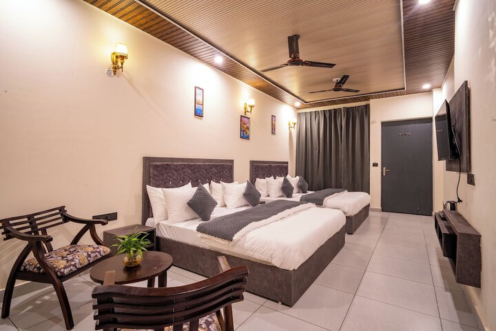 Room 9 of 29