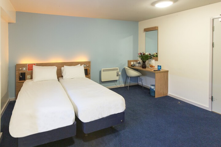 Room 8 of 34
