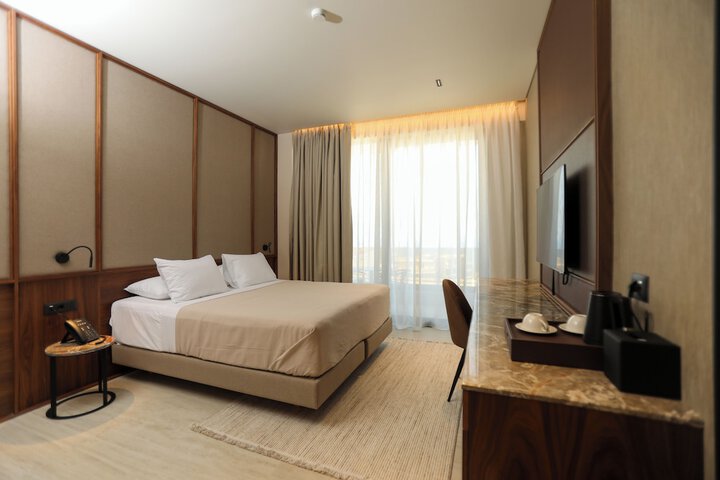 Room 27 of 100