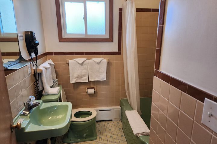 Room 20 of 28