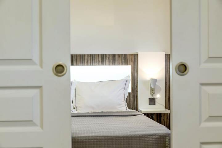 Room 4 of 31