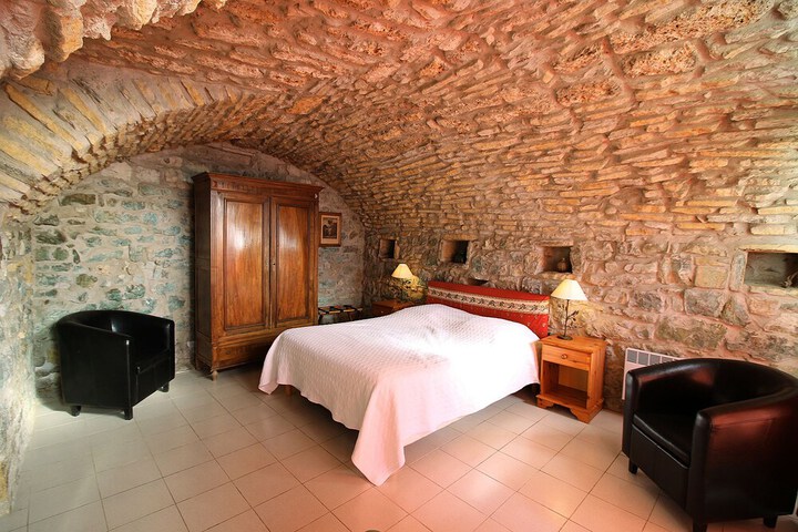 Room 14 of 48