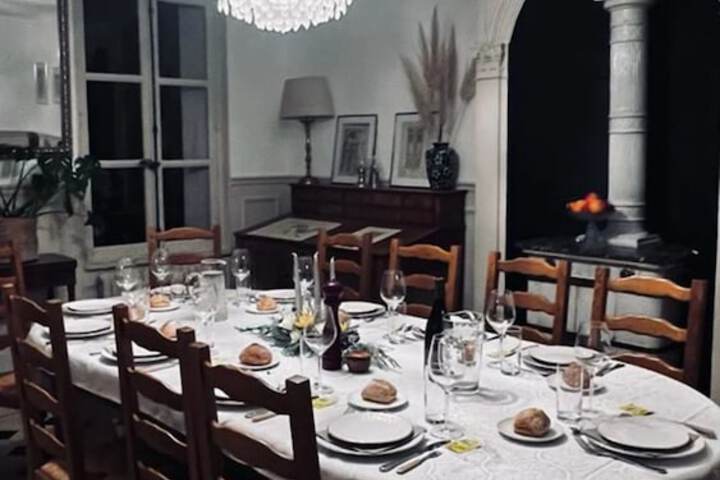 Dining 35 of 42