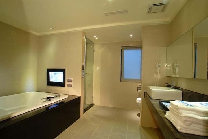 Room 74 of 107