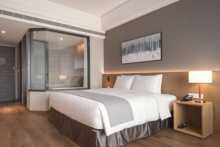 Room 12 of 38