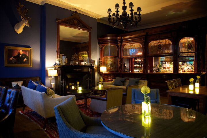 Lounge 45 of 61