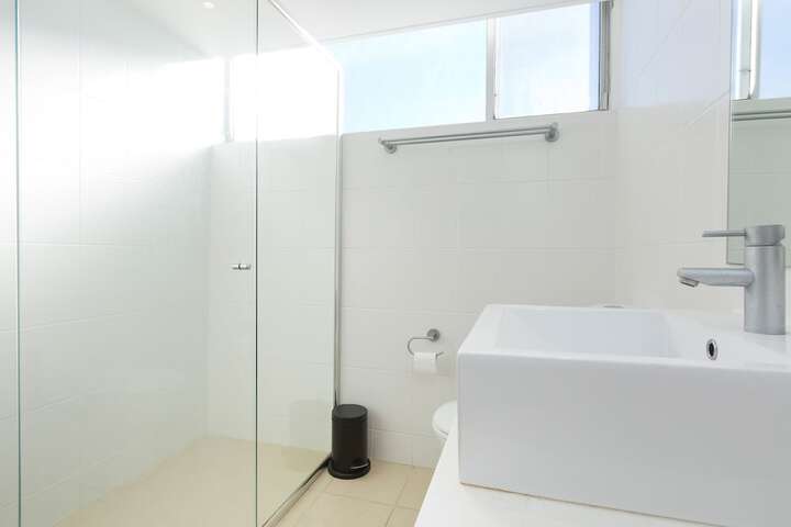 Room 6 of 8