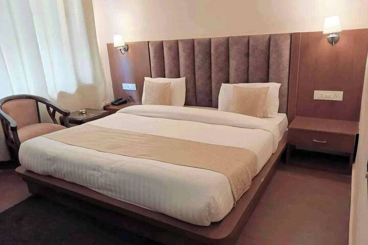 Room 7 of 33