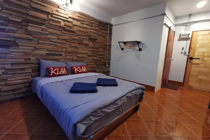 Room 3 of 27
