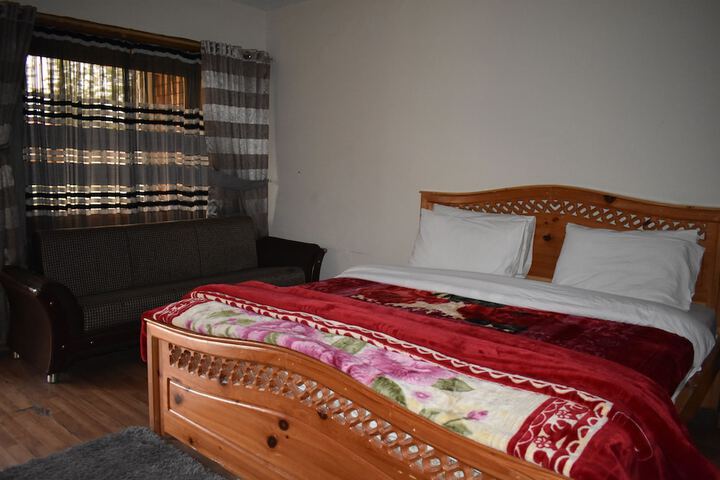 Room 4 of 15