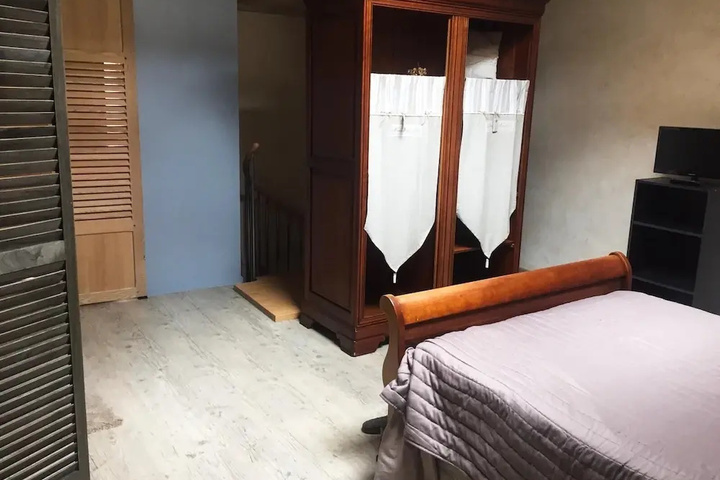 Room 2 of 17