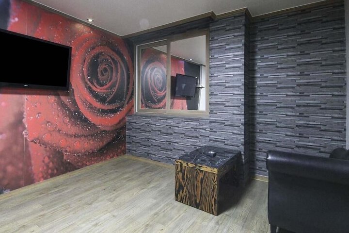 Room 48 of 57