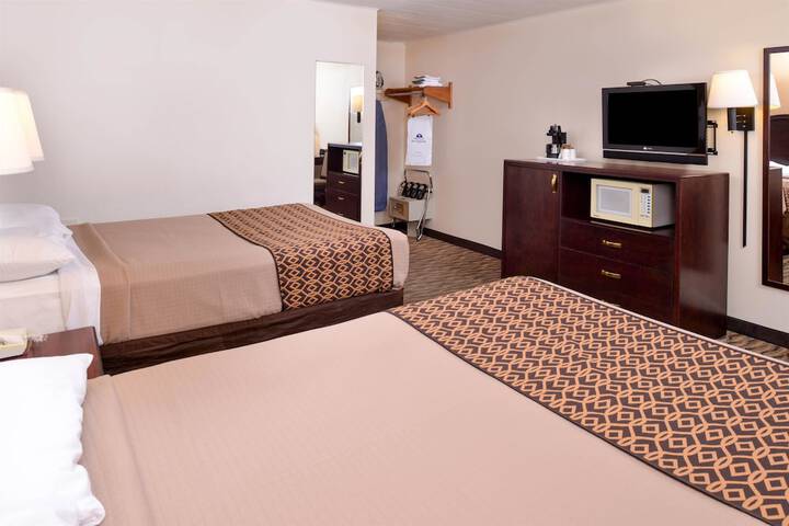 2 Double Beds (7 of 8)