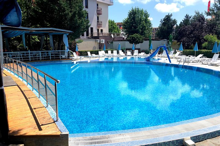 Pool 70 of 134