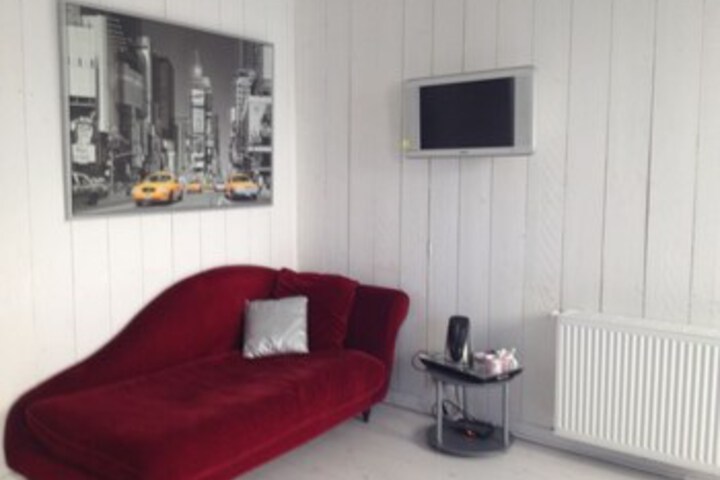 Room 9 of 12
