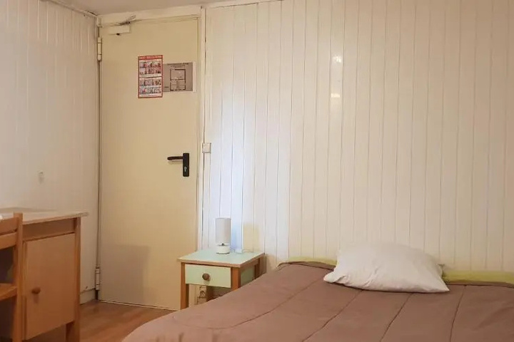 Room 4 of 15