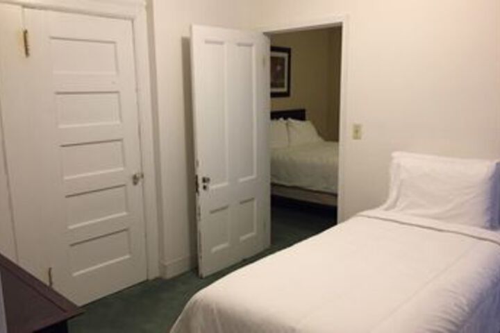 Room 27 of 48
