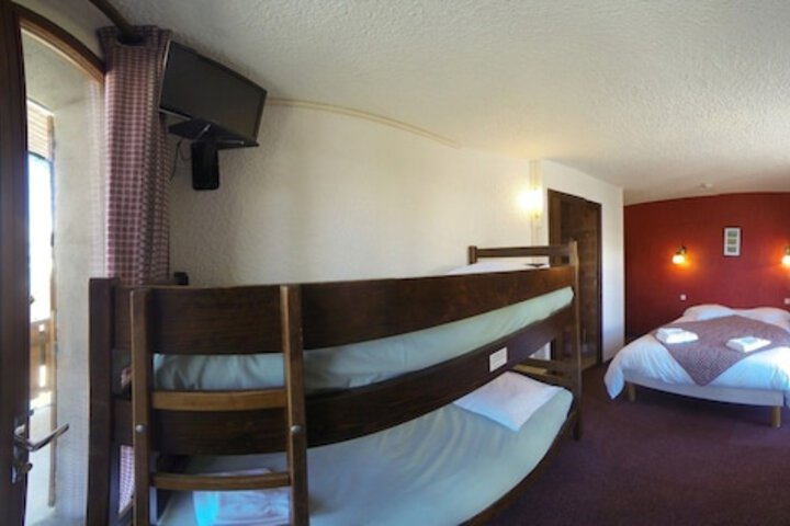 Room 34 of 60