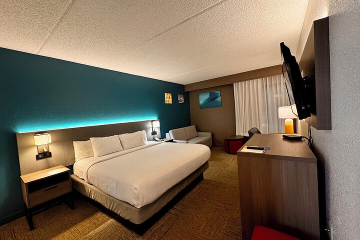 1 King Bed (1 of 23)