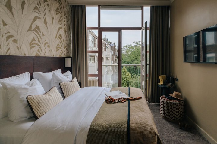 Room 15 of 49