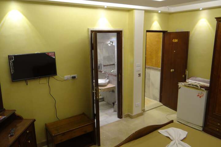 Room 8 of 16