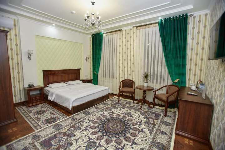 Room 6 of 32