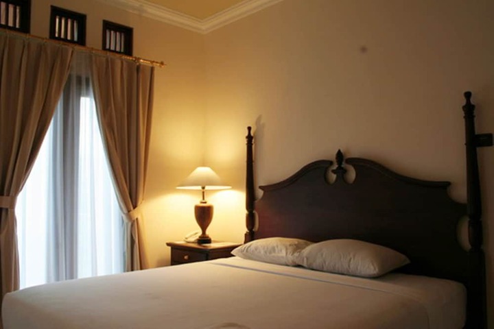Room 9 of 33