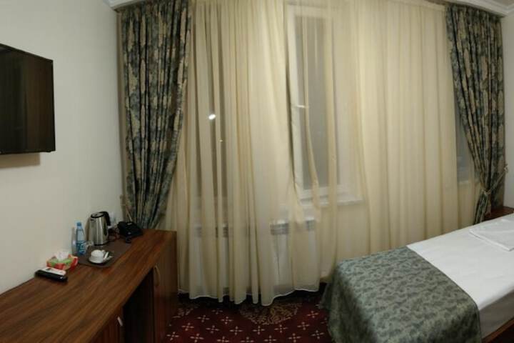 Room 11 of 32