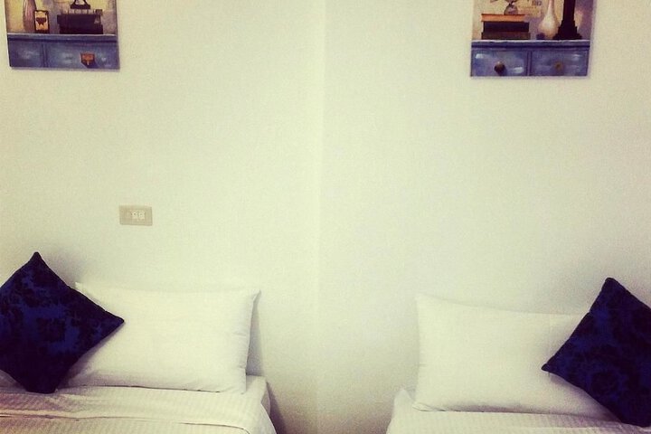 Room 10 of 38