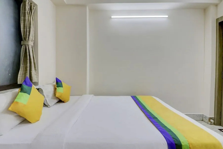Room 3 of 9