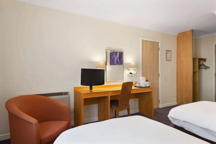 Room 18 of 33