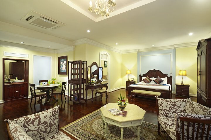 Room 7 of 16