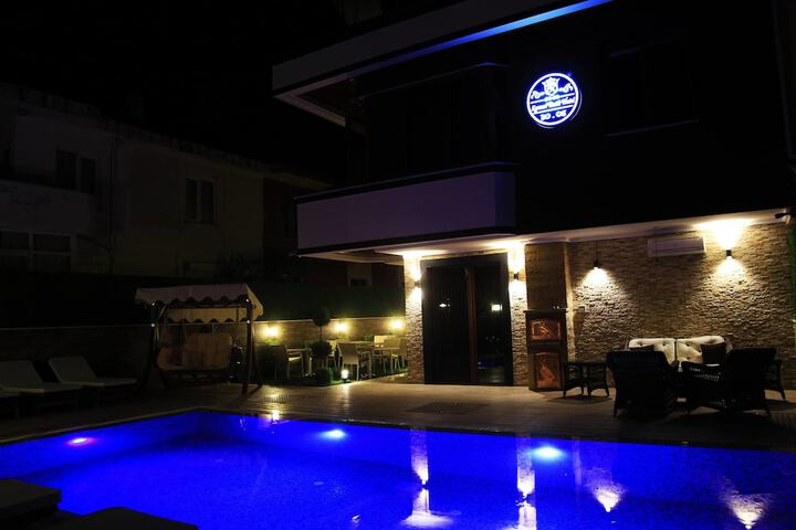 Pool 21 of 30