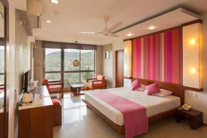 Room 53 of 210