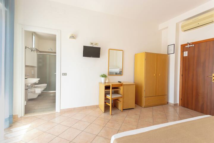 Room 9 of 27