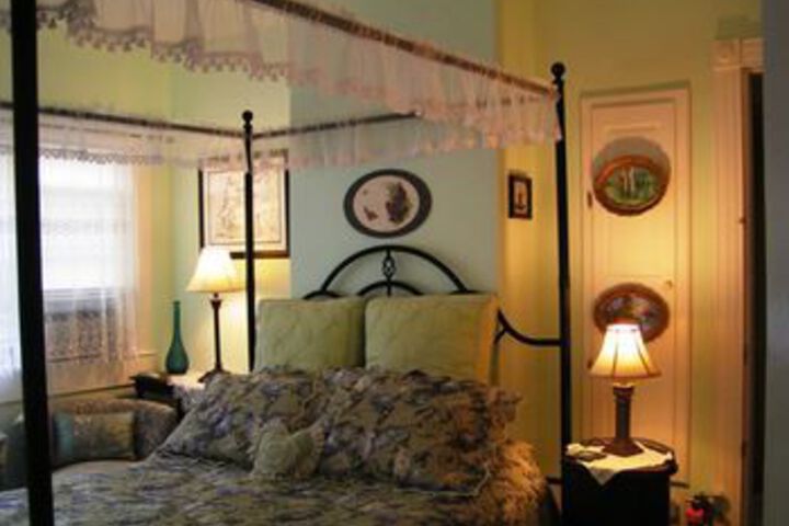 Room 6 of 33