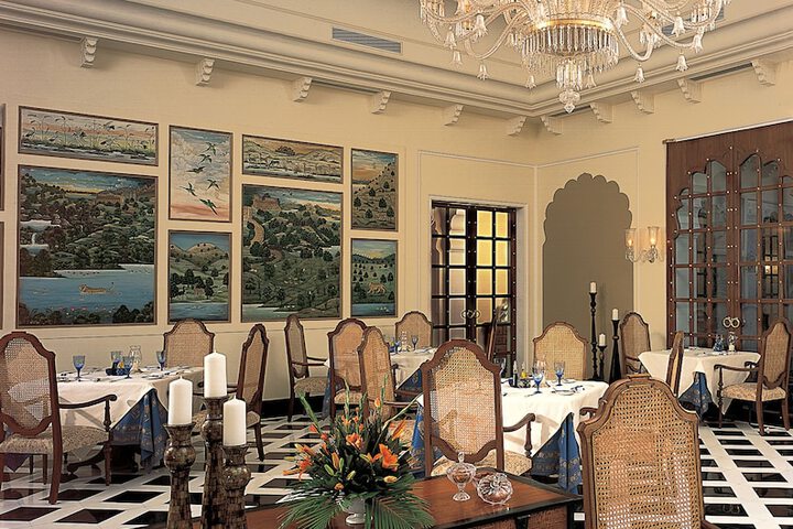 Dining 43 of 56