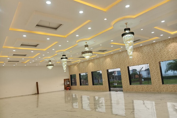 Ballroom/Hall 27 of 36