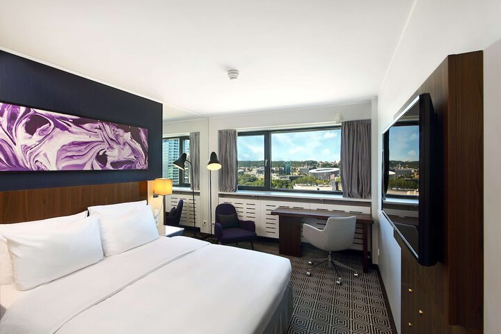 Room 30 of 165