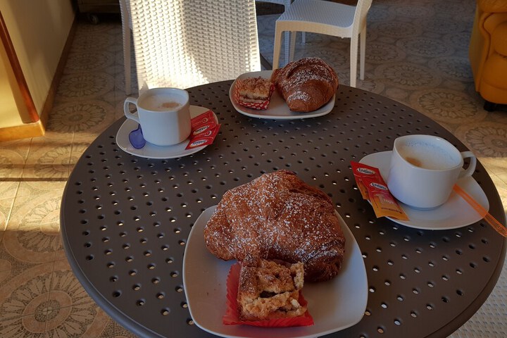 Breakfast/Coffee Service 22 of 51