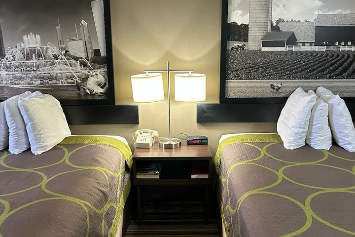 1 Queen Bed (13 of 28)