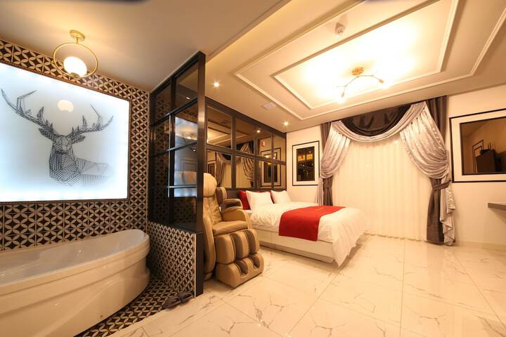 Room 3 of 23