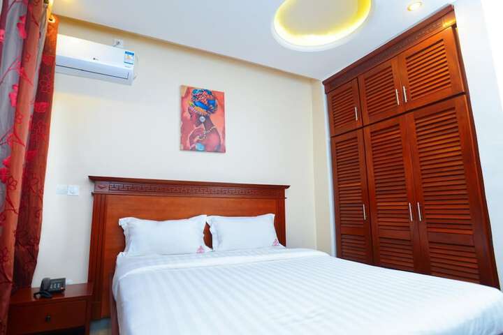 Room 7 of 18