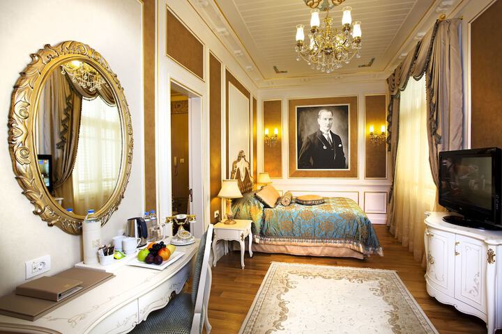 Room 9 of 83